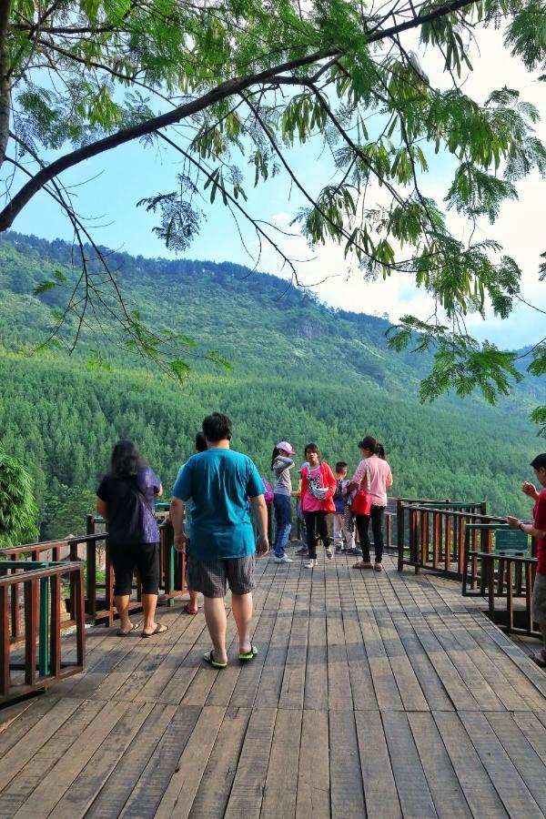 The Lodge Maribaya Cikareumbi Екстер'єр фото