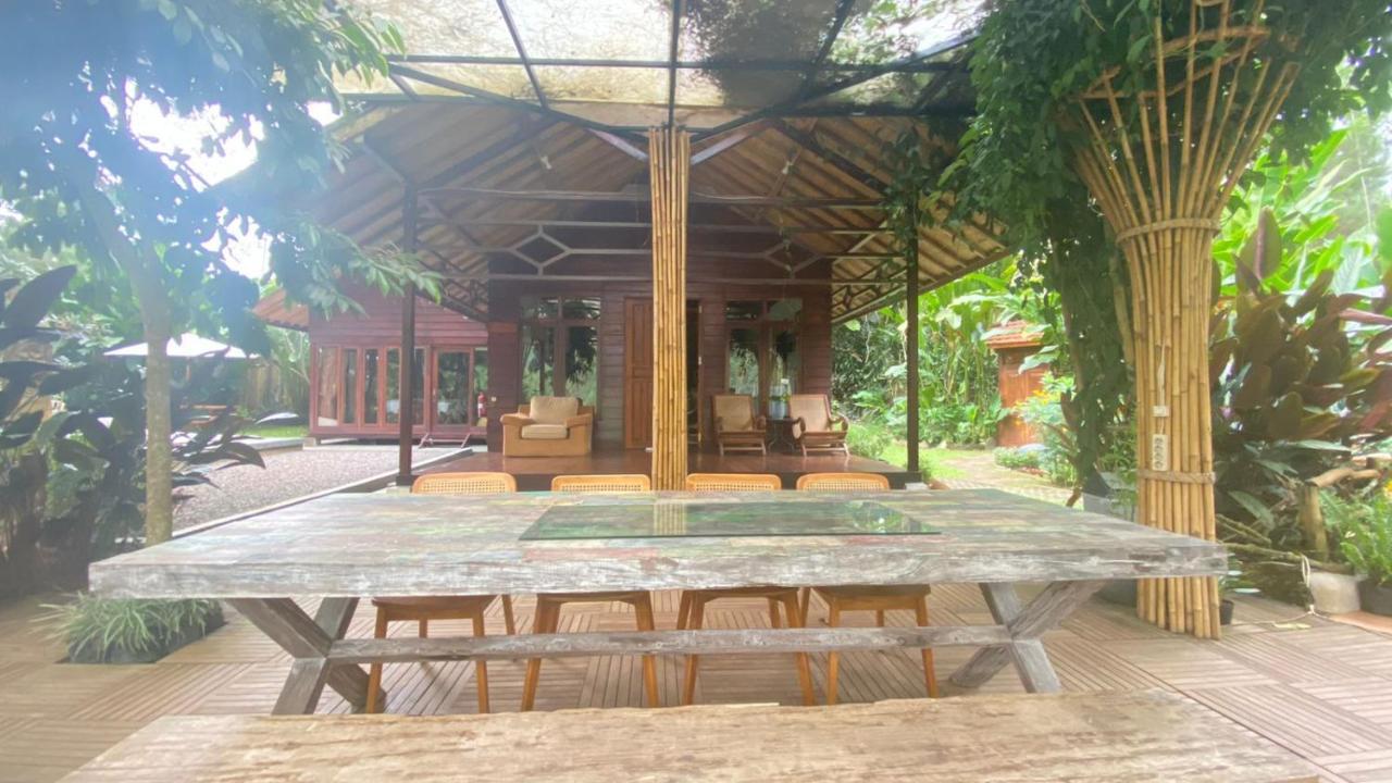 The Lodge Maribaya Cikareumbi Екстер'єр фото