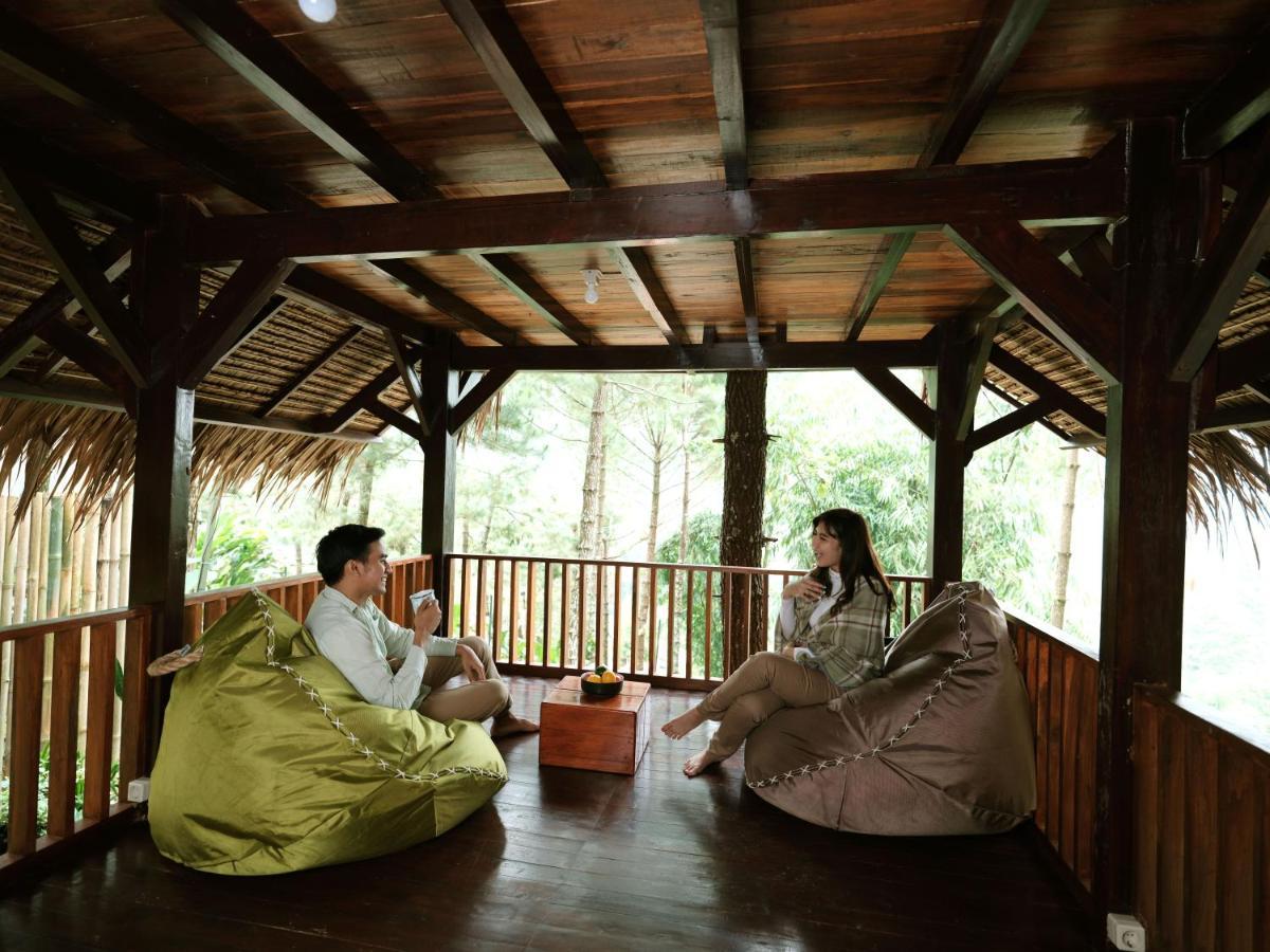 The Lodge Maribaya Cikareumbi Екстер'єр фото