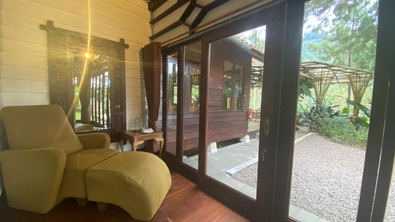 The Lodge Maribaya Cikareumbi Екстер'єр фото