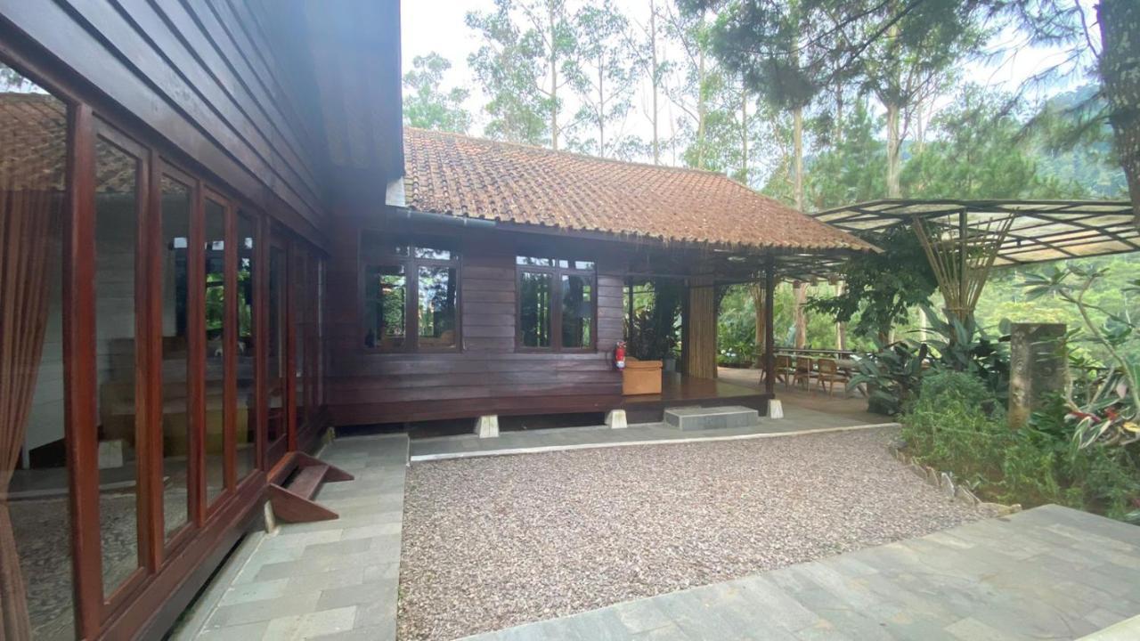 The Lodge Maribaya Cikareumbi Екстер'єр фото