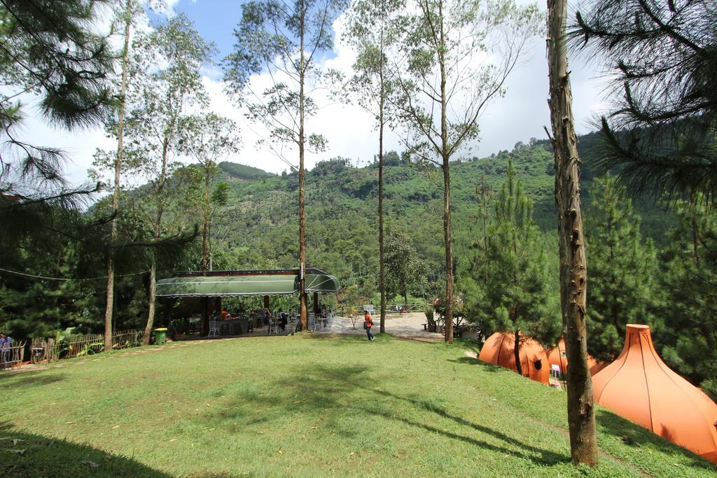 The Lodge Maribaya Cikareumbi Екстер'єр фото
